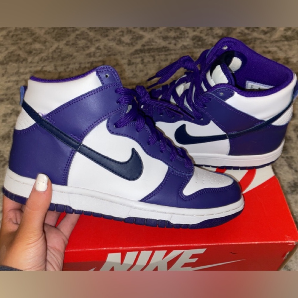 PURPLE AND WHITE NIKE DUNK